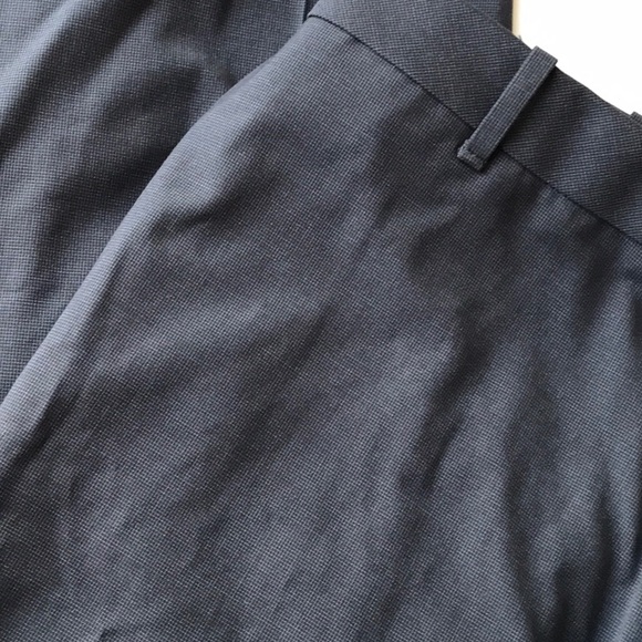 Van Huesen Slacks 42 x 30 - Picture 2 of 3